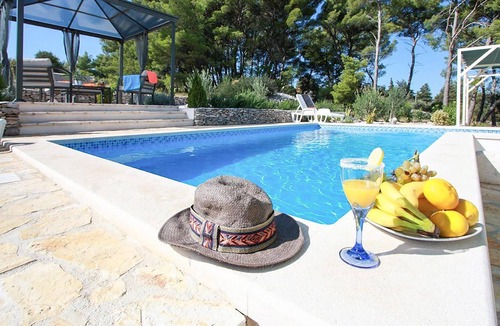 Dracevica House | Cozy home in Nerezisca with WiFi