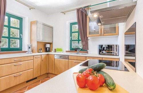 Mofardini House | Cozy home in Radetici with private swimming pool, can be inside or outside