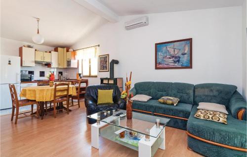 Posedarje House | Cozy Home In Slivnica