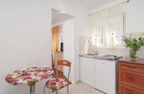 Stomorska House | Cozy home in Stomorska with kitchen