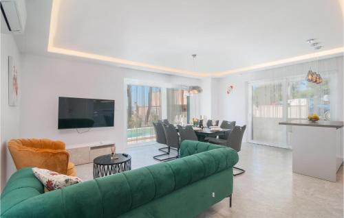 Sumartin House | Cozy Home In Sumartin