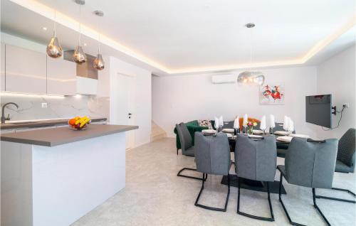 Sumartin House | Cozy Home In Sumartin