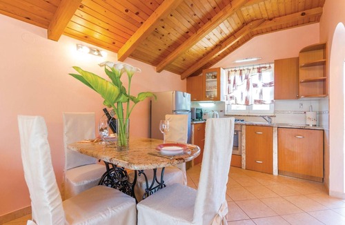 Sarsoni House | Cozy home in Viskovo with kitchen