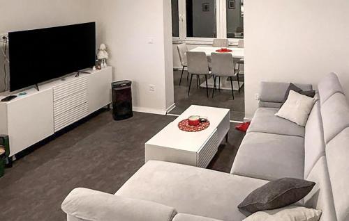 Breznik Plesivicki House | Cozy Home In Vlaskovec With Wifi