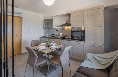 Vrsar House | Cozy home in Vrsar with kitchen