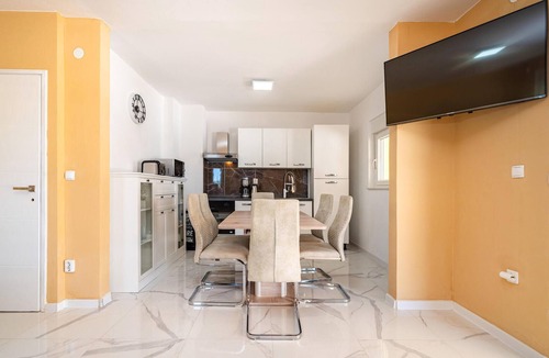 Zemunik Donji House | Cozy home in Zemunik Donji