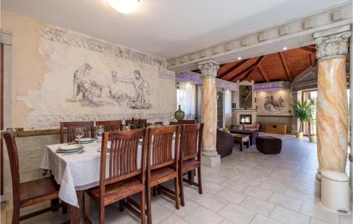 Linardici House | Cozy Home In Zgaljici With Sauna