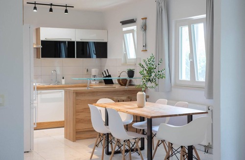Zrnovnica House | Cozy home in Zrnovnica