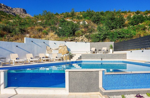 Zrnovnica House | Cozy home in Zrnovnica