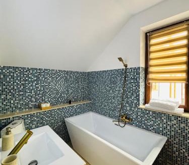 Piatra Neamt Apartment | Cozy Home