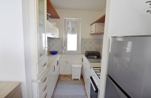 Crveni Vrh Apartment | Cozy house in Crveni Vrh near the sea