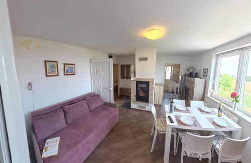 Crveni Vrh Apartment | Cozy house in Crveni Vrh near the sea