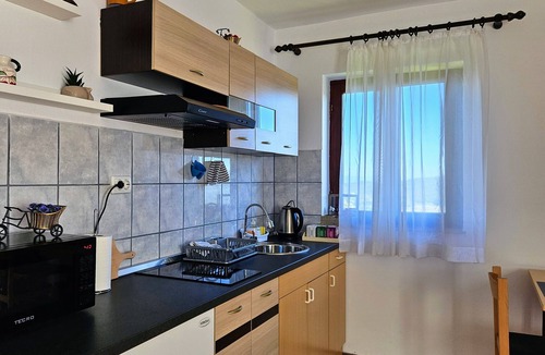 Poljanak House | Cozy House Živko with Balcony, 10 min drive to Plitvice lakes!