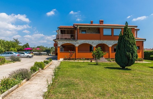Pula Apartment | Danka with Shared Pool/One bedroom A4