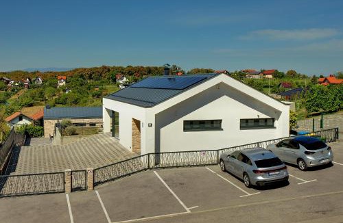 Dugo Selo Villa | das Klet - Modern Family Villa near Zagreb with Heated Pool & Free Parking