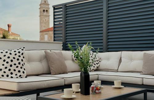 Cilipi Apartment | Dawn & Dusk - Modern Two Bedroom Apartment with Mountain Views