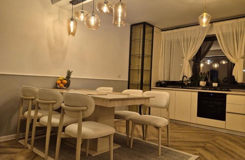 Zarnesti Villa | Del House