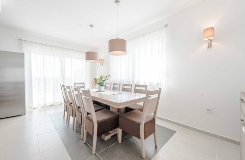 Debeljak Villa | Deluxe Four Bedroom Villa with Private Pool (Villa 4)