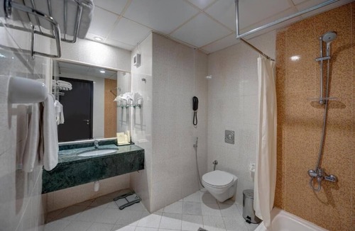 Trade Center House | Deluxe King Room DIFC Metro by Luxury Bookings