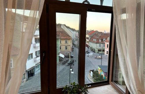 Brasov City Centre Apartment | Deluxe Kronhouse Old Town