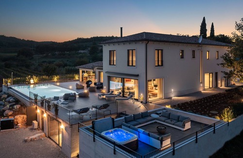 Rakotule Villa | Designer Villa with 72m2 infinity swimming pool, tenis court and spa.