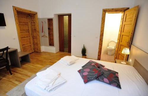 Brasov City Centre Apartment | Dinicu Residence - Central Location