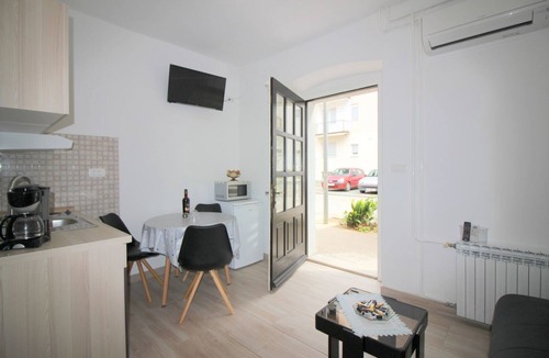 City Center Apartment | Dog-friendly apartment in the centre of Porec, just 400 metres from the beach
