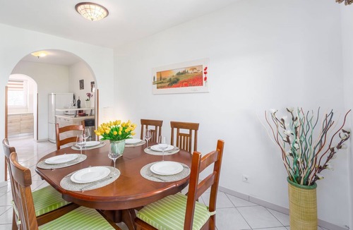 Brulo House | Dog-friendly holiday home just 700 metres from the beach with barbecue and washing machine