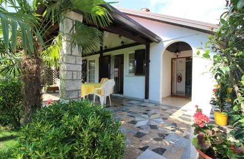 Mali Maj House | Dog-friendly holiday home with Mediterranean garden, just 650 metres from the beach