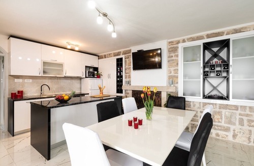 Prigradica House | Dona Maria-Five Bedroom Holiday Home With Pool