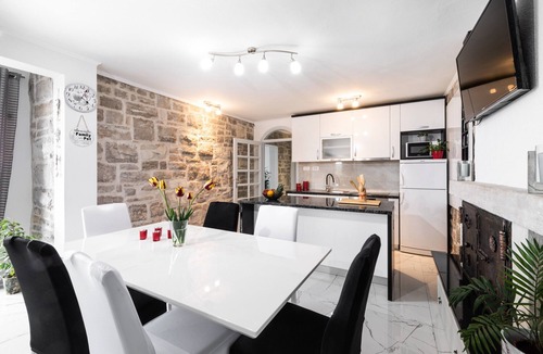 Prigradica House | Dona Maria-Five Bedroom Holiday Home With Pool