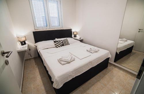 Vodice Apartment | Downtown Park Apartments with Balcony