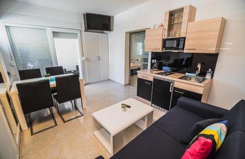 Vodice Apartment | Downtown Park Apartments with Balcony