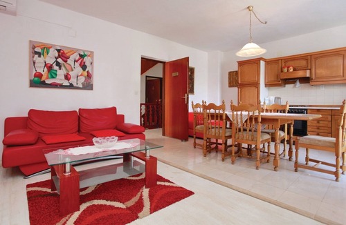 Cove Tri Zala (Zrnovo) Hostel | Dragan's Den - Bed in 12-Bed Mixed Dormitory Room No 3