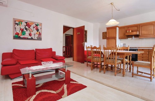 Cove Tri Zala (Zrnovo) Hostel | Dragan's Den - Bed in 12-Bed Mixed Dormitory Room No 2