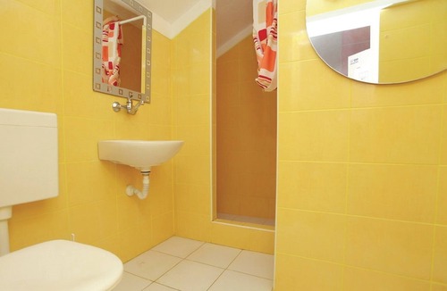 Cove Tri Zala (Zrnovo) Hostel | Dragan's Den - Double Room with Private Bathroom