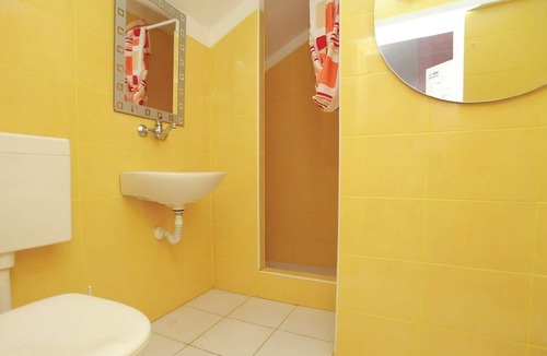Cove Tri Zala (Zrnovo) Hostel | Dragan's Den - Double Room with Private Bathroom No 5