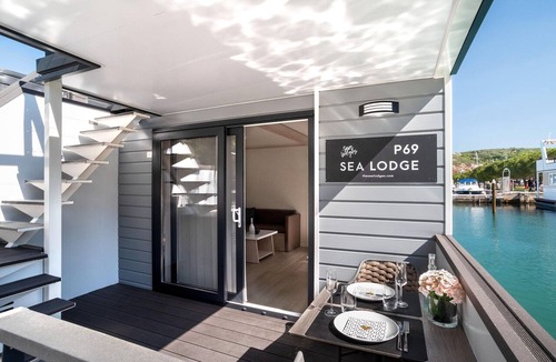 Seca Boat Rental | Dream houseboat by the sea with whirlpool