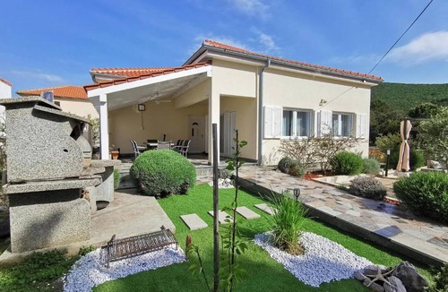 Ist House | Dream island living in this chic house on Ist.