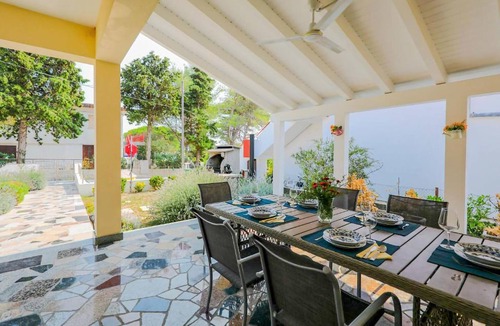 Ist House | Dream island living in this chic house on Ist.