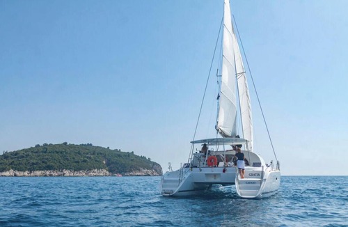 Komolac Boat Rental | Dubrovnik Delight: A Sun-Kissed Sailing Experience