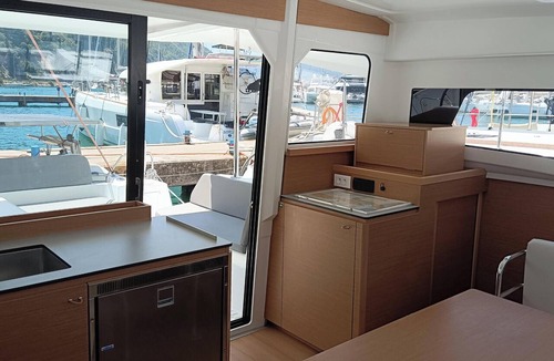 Komolac Boat Rental | Dubrovnik Delight: A Sun-Kissed Sailing Experience