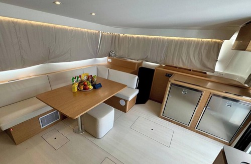 Komolac Boat Rental | Dubrovnik Delight: A Sun-Kissed Sailing Experience