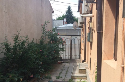 Bucharest Villa | ECONOMY DOUBLE ROOM WITH SHARED BATHROOM - ROOM NR 4