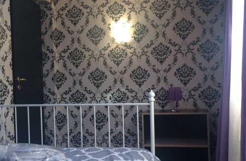 Bucharest Villa | ECONOMY DOUBLE ROOM WITH SHARED BATHROOM - ROOM NR 4