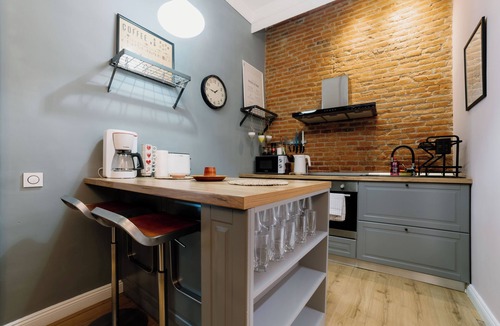 Brasov City Centre Apartment | Ela's Chic Apartment - Ultracentral, Old Town