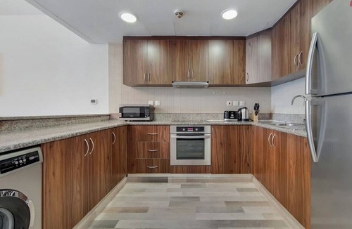 Jumeirah Lake Towers Apartment | Elegant 1 Bed Escape | Walk to Metro Station | JLT