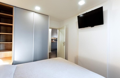 Ljubljana Apartment | Elegant 1-bedroom apartment near hill forest
