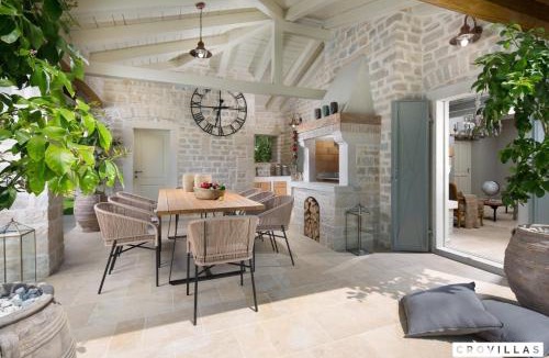 Korenici Villa | Elena