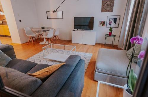 Donji Grad Apartment | Endless Chanson